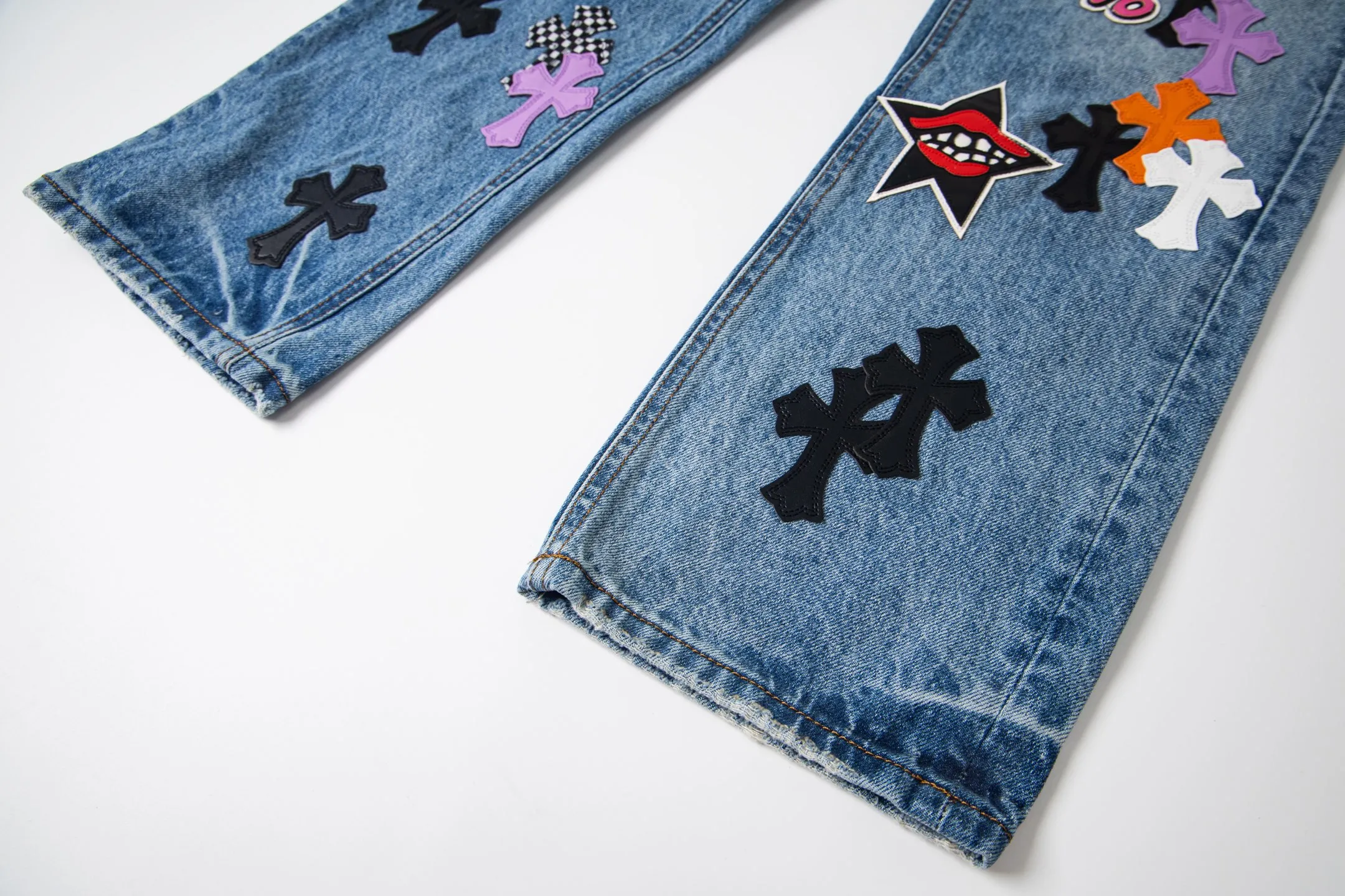 P310 Heavy Industry Version Chrome Hearts Sex Octopus🐙Multiple logo elements spliced ​​washed jeans, truly restores the ultimate vintage texture, three-dimensional version, loose and comfortable, not picky about the figure, taller and slimmer, factory precision, original quality control, same style for men and women, can be matched with couples, versatile recommendation, must-have jeans for all seasons, fashionable people have been disappointed. From the quality selection of fabrics, the tailoring of details, and the matching of patterns, they are all impeccable! The upper body is so handsome when worn...it can be easily worn by men, women and children! The craftsmanship is made of heavy-duty washed pure cotton denim fabric. After washing, it is soft and thick. It is very stylish when worn on the body. Style number: 1759# Color: blue Size: 28 30 32 34 36